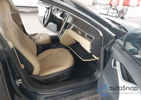 2013 Tesla Model S z USA, uszkodzony, nr VIN 5YJSA1AC8DFP10114